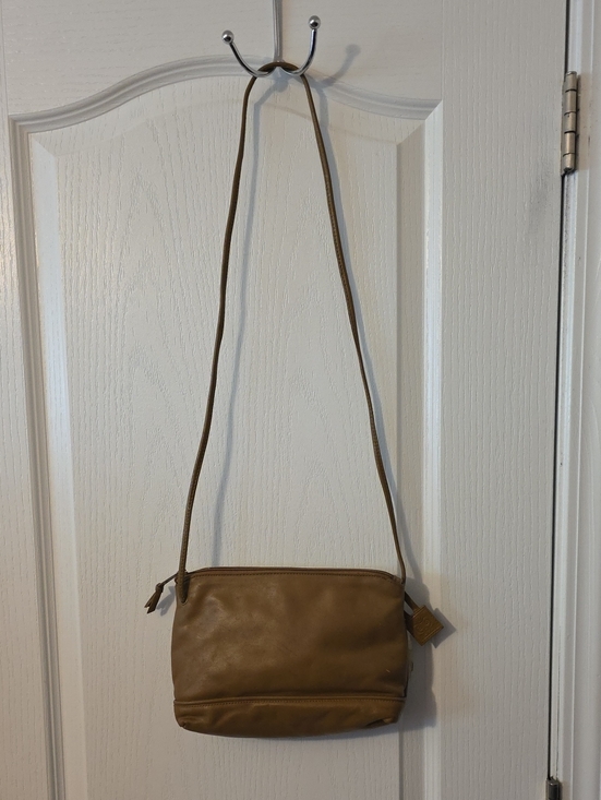 Amanda Smith Handbags - Vintage Amanda Smith Leather Classic Tan Crossbody Bag - Women's Shoulder Bag